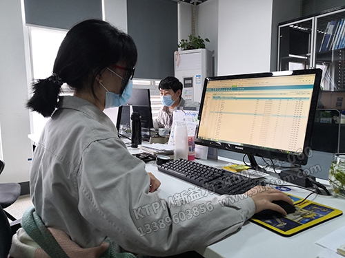 認真工作的新益為小姐姐 認真工作的新益為小姐姐