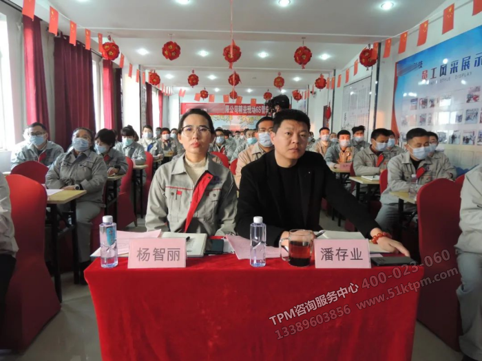 潘董事長(右)、楊總經理(左) 潘董事長(右)、楊總經理(左)