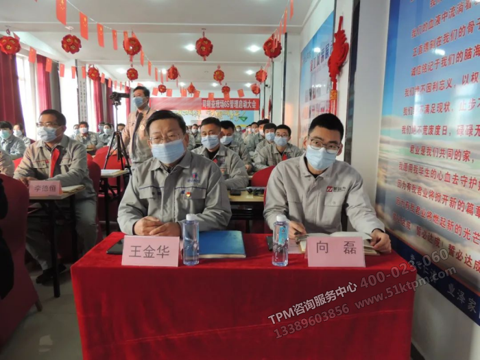 生產副總王副總(左)、新益為咨詢向老師(右) 生產副總王副總(左)、新益為咨詢向老師(右)