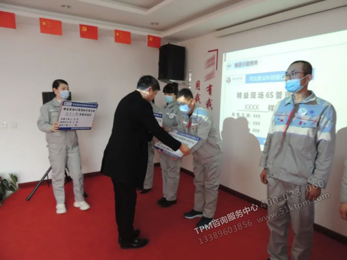 潘董事長為樣板區隊長授牌 潘董事長為樣板區隊長授牌